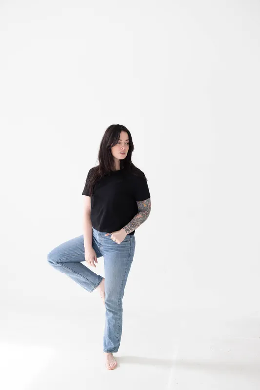 Black Mom Cropped Tee