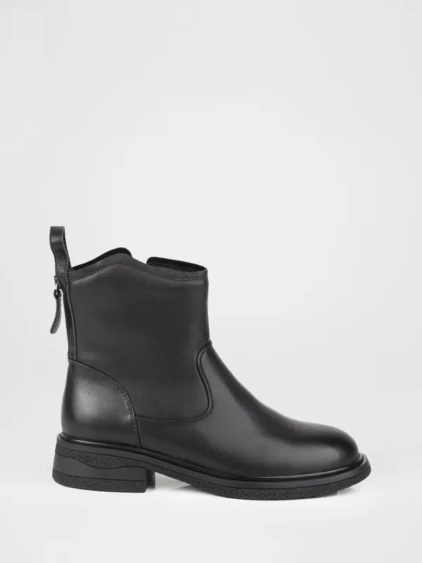 Leather Ankle Boots In Black