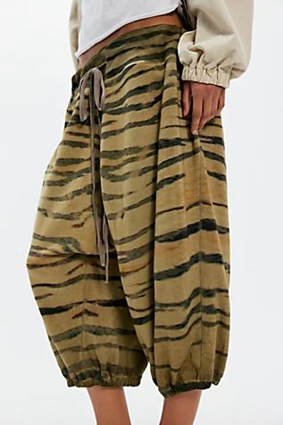 Magnolia Pearl Tiger Capri La Jolla Joggers