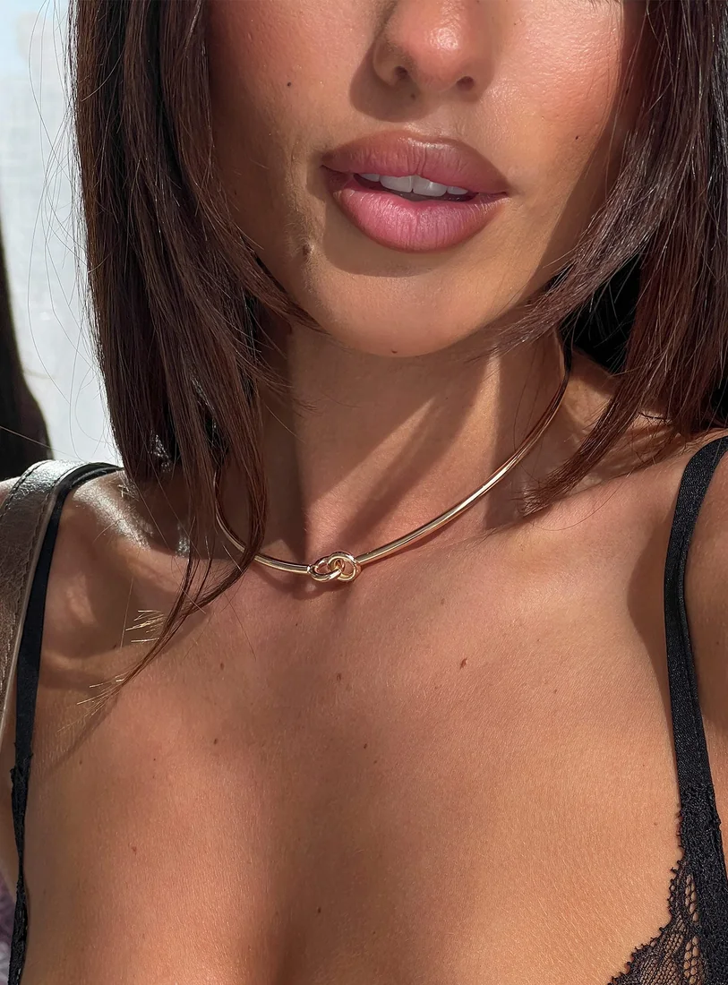 Most Wanted Knot Detail Necklace Gold