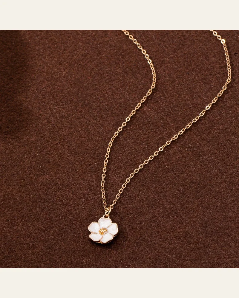 Bloom Charm Necklace – Gold-Plated Stainless Steel Floral Pendant Necklace for Women