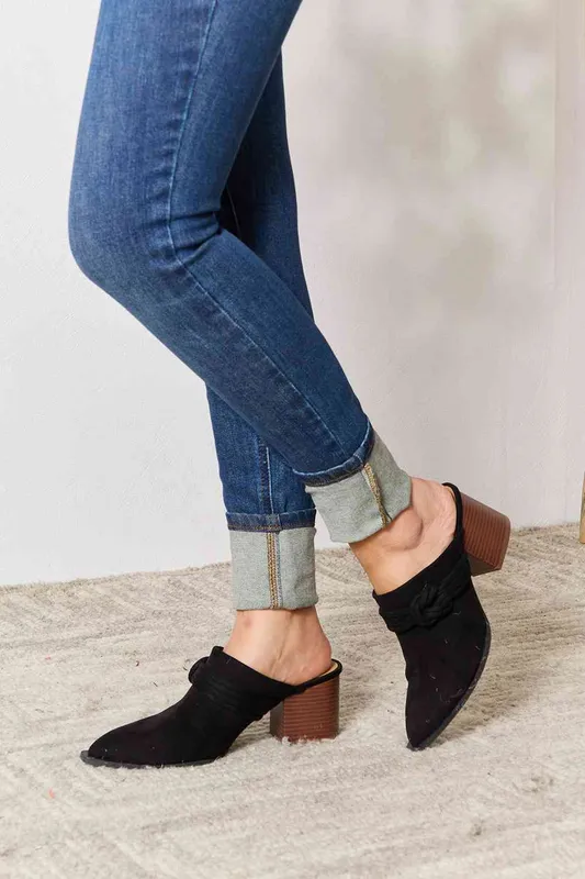 Pointed Mules