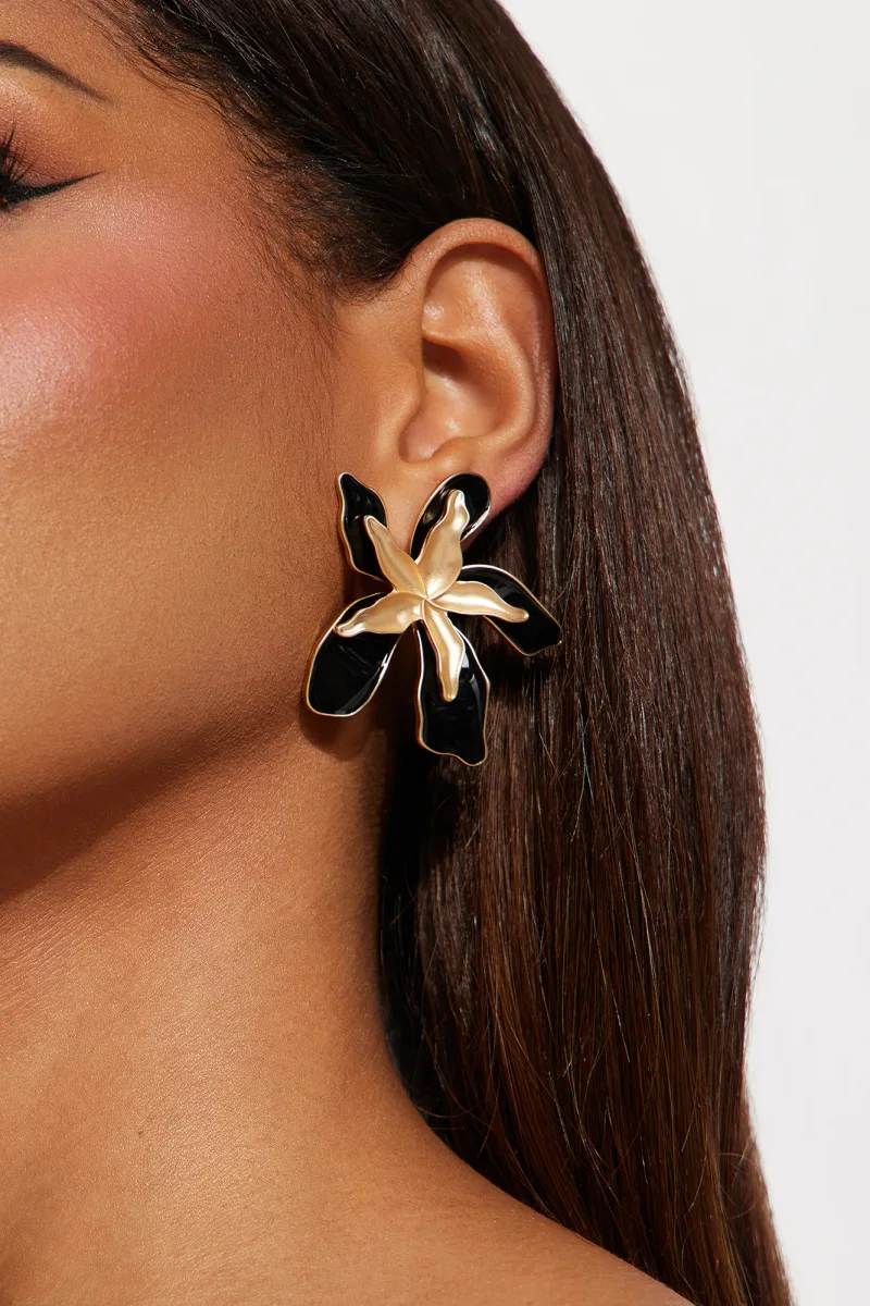 Shining Lotus Earrings Gold