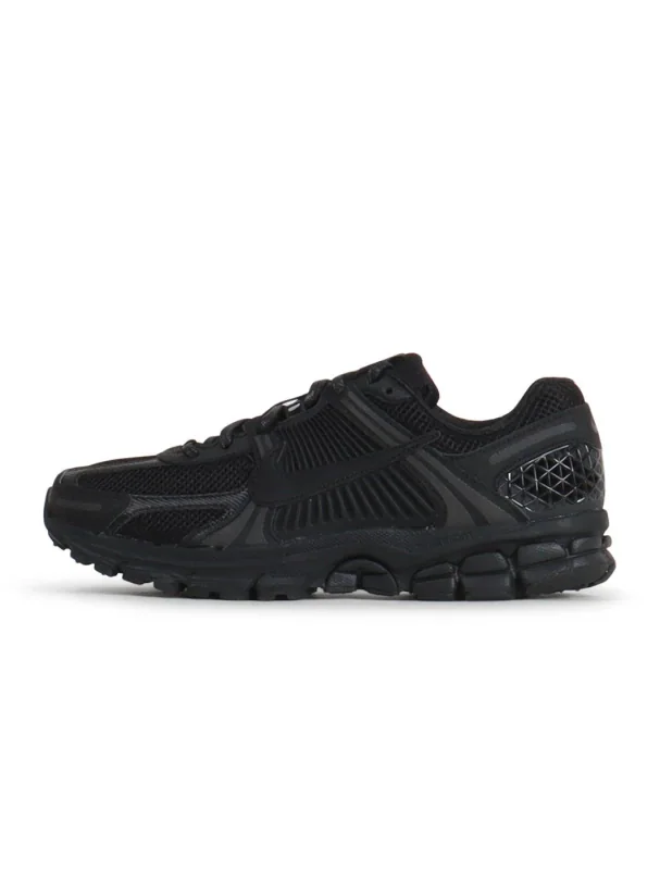 Zoom Vomero Triple Black