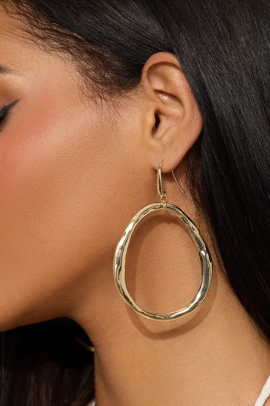 Oval Aura Drop Earrings Gold