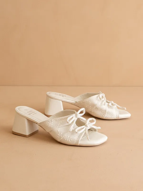 The Emerald White Double Bow Peep