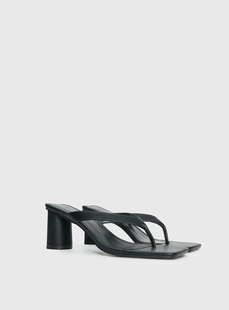 The Mona Heels Black