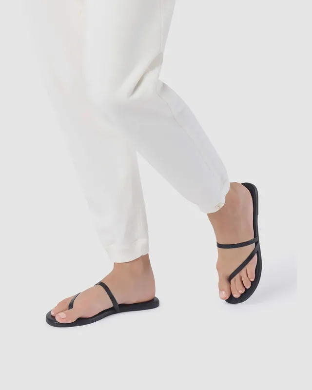 Tke Black Strappy Sandal