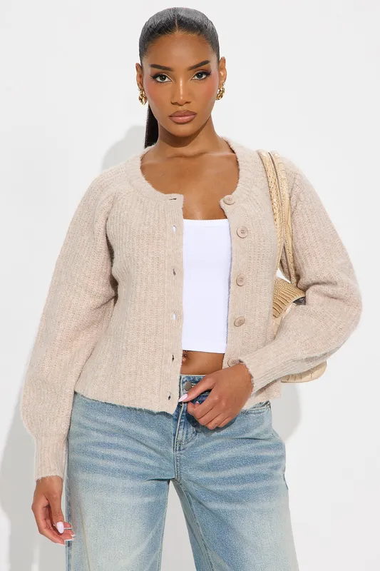 Weekend Getaway Cardigan Beige